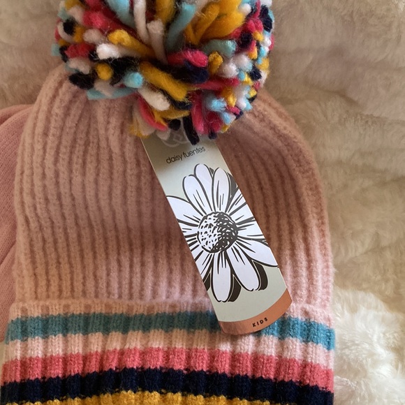 Hat and gloves - Picture 2 of 3